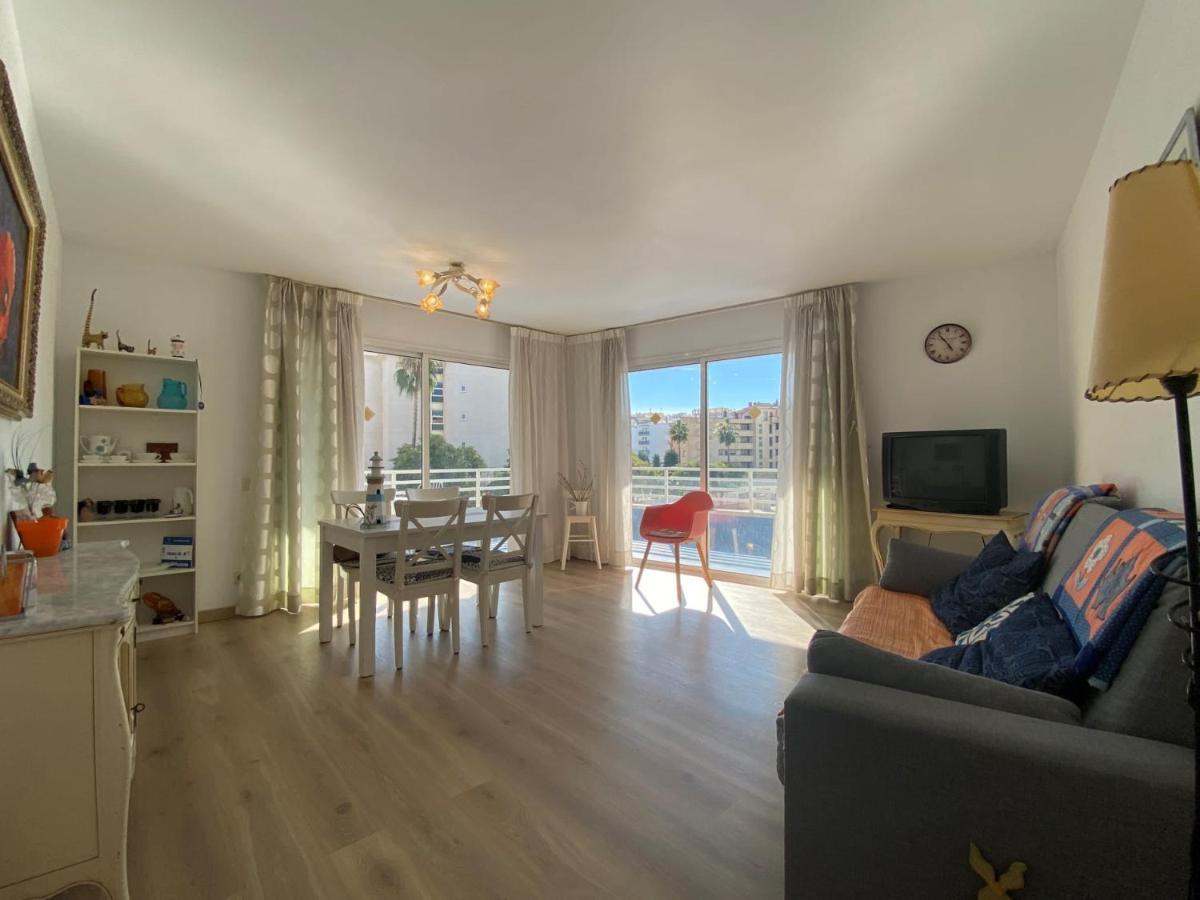 סאלו Apartamentos Ch מראה חיצוני תמונה