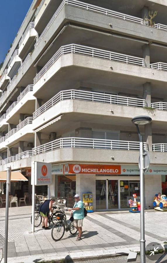 סאלו Apartamentos Ch מראה חיצוני תמונה