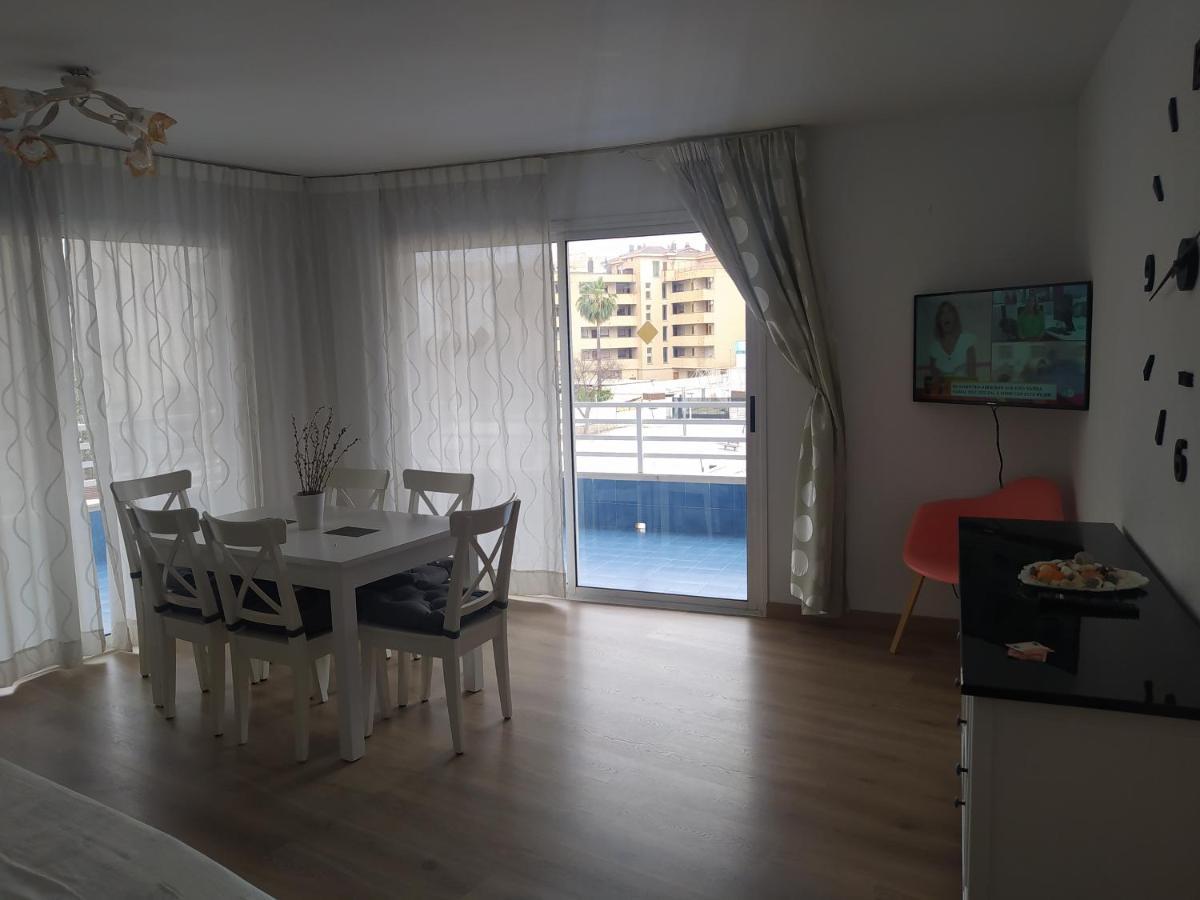 סאלו Apartamentos Ch מראה חיצוני תמונה
