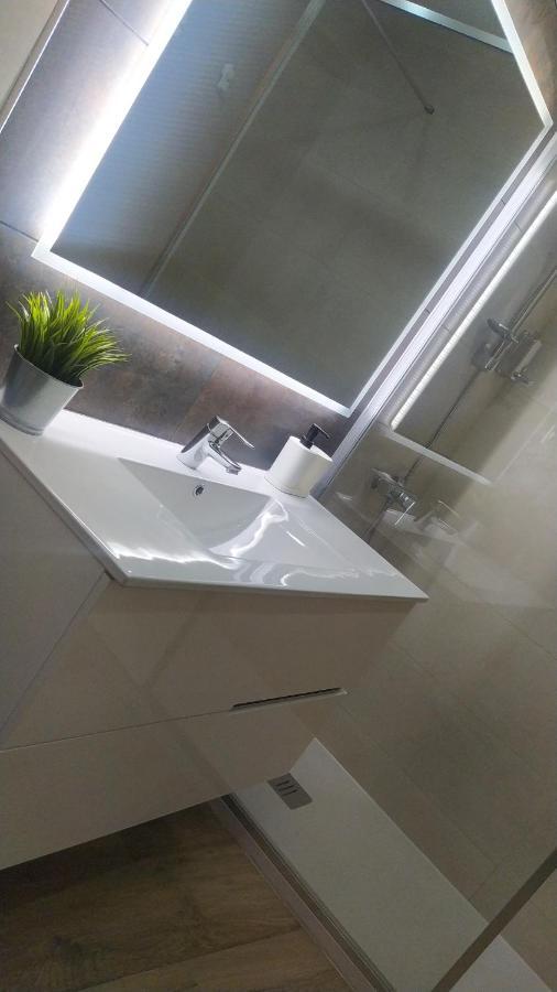 סאלו Apartamentos Ch מראה חיצוני תמונה