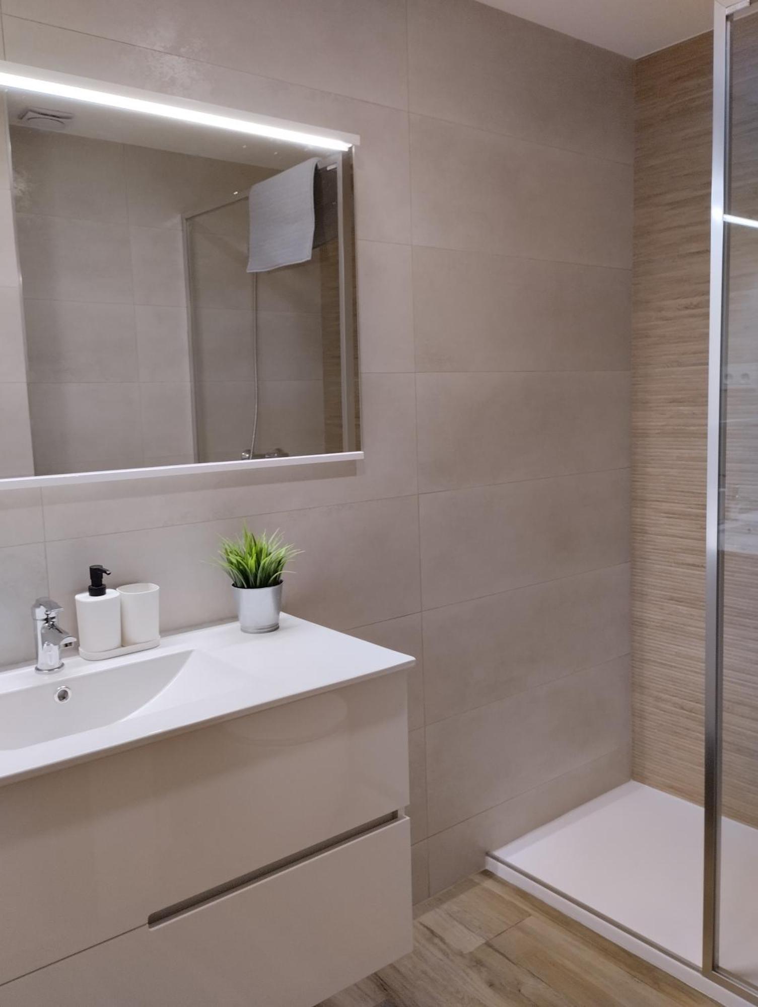 סאלו Apartamentos Ch מראה חיצוני תמונה